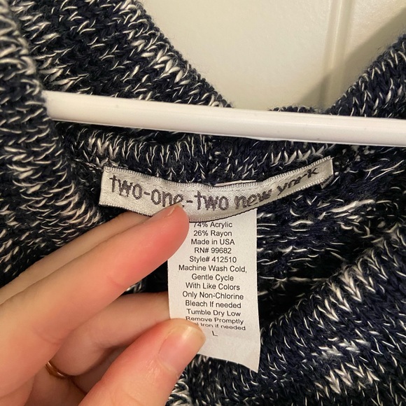 NWOT Two-One-Two New York women’s‎ blue white knit buttoned poncho cowl sweater - Picture 4 of 6